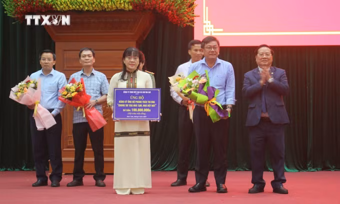 vna_potal_kon_tum_no_luc_xoa_nha_tam_cho_nguoi_ngheo_7602187.jpg