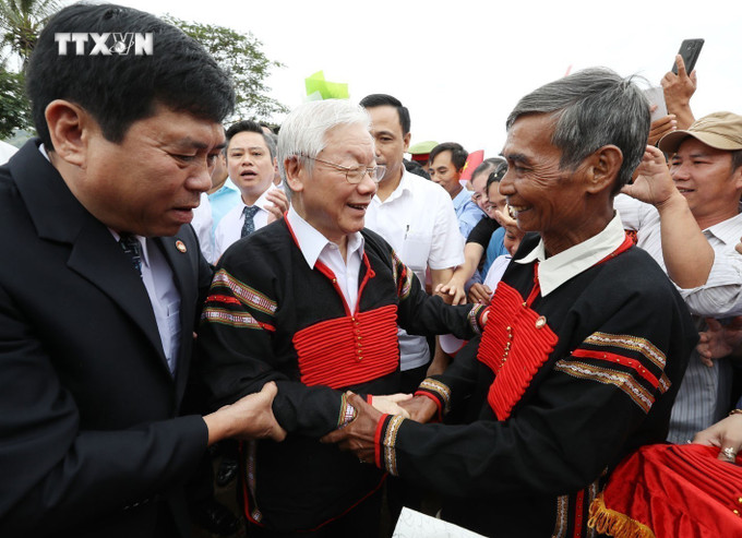 Tổng Bí thư, Chủ tịch nước Nguyễn Phú Trọng dự Ngày hội Đại đoàn kết toàn dân tộc các buôn, thôn của xã Dur Kmăl, huyện Krông Ana, tỉnh Đắk Lắk, sáng 11/11/2018. Ảnh: Trí Dũng - TTXVN vna_potal_tam_nhin_sau_rong_cua_tong_bi_thu_nguyen_phu_trong_ve_dai_doan_ket_toan_dan_toc_7492287.jpg