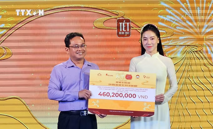 vna_potal_tang_qua_tet_cho_dong_bao_dan_toc_thieu_so_co_hoan_canh_kho_khan_o_tp_ho_chi_minh_7189222.jpg