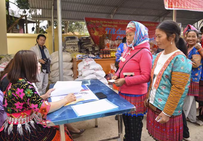 vna_potal_am_ap_ngay_hoi_“xuan_bien_phong_am_long_dan_ban”_vung_cao_tinh_dien_bien_7189352.jpg