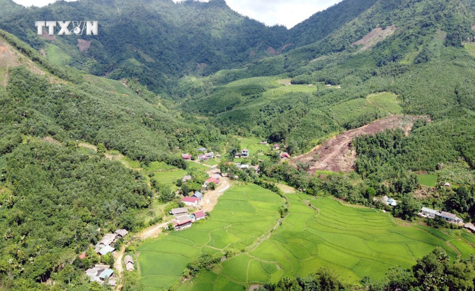 Một góc thôn Thượng Minh, xã Hồng Quang (Lâm Bình, Tuyên Quang). Ảnh: TTXVN phát vna_potal_van_hoa_soi_duong_sac_mau_trang_phuc_dan_toc_cua_phu_nu_pa_then_tai_tuyen_quang_7674141.jpg