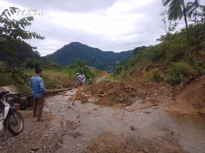 vna_potal_quang_nam_so_tan_va_on_dinh_cho_o_an_toan_cho_17_ho_gia_dinh_huyen_nam_tra_my__7605118 (1).jpg