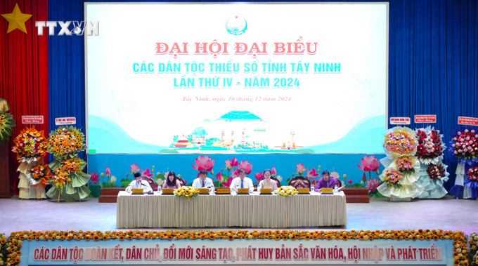 Chủ tọa điều hành Đại hội. Ảnh: Minh Phú – TTXVN vna_potal_dai_hoi_dai_bieu_cac_dan_toc_thieu_so_tinh_tay_ninh_lan_thu_iv_7748392.jpg