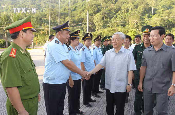 vna_potal_tong_bi_thu_nguyen_phu_trong_tiep_tuc_chuyen_tham_lam_viec_tai_ha_giang_1633027.jpg