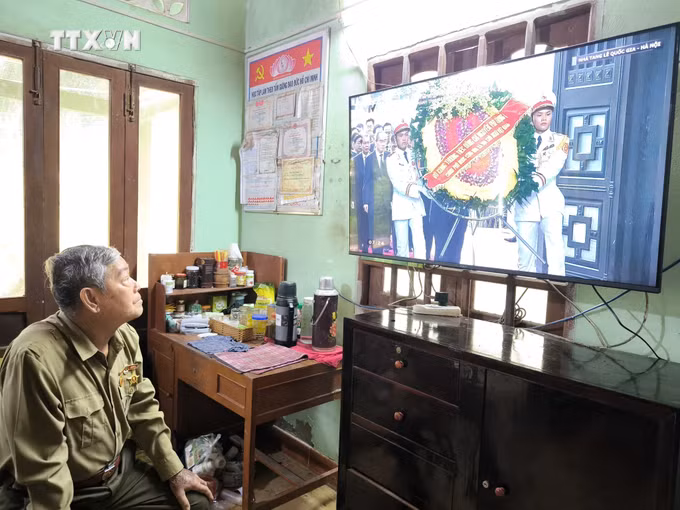 vna_potal_nguoi_dan_ben_tre_tuong_nho_nha_lanh_dao_song_tron_doi_vi_nuoc_vi_dan_7503964.jpg