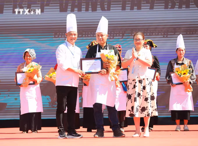 vna_potal_dien_bien_soi_noi_hoi_thi_dau_bep_vang_tay_bac_nam_2024_7707427.jpg