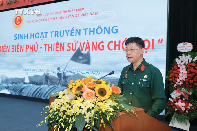 Đồng chí Trần Tràng Dương, Chủ tịch Hội Cựu chiến binh TTXVN phát biểu khai mạc. Ảnh: Minh Quyết - TTXVN vna_potal_thong_tan_xa_viet_nam_khai_truong_chuyen_trang_thong_tin_va_trung_bay_anh_online_“70_nam_chien_thang_dien_bien_phu”_7330954.jpeg
