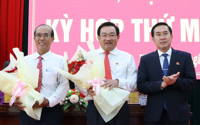 Ông Trịnh Minh Hoàng (đứng giữa). Ảnh: baochinhphu.vn TrinhMInhHoang.jpg