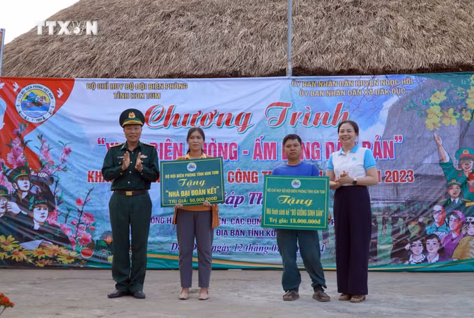 vna_potal_sac_xuan_tren_vung_bien_gioi_kon_tum_7191527.jpg