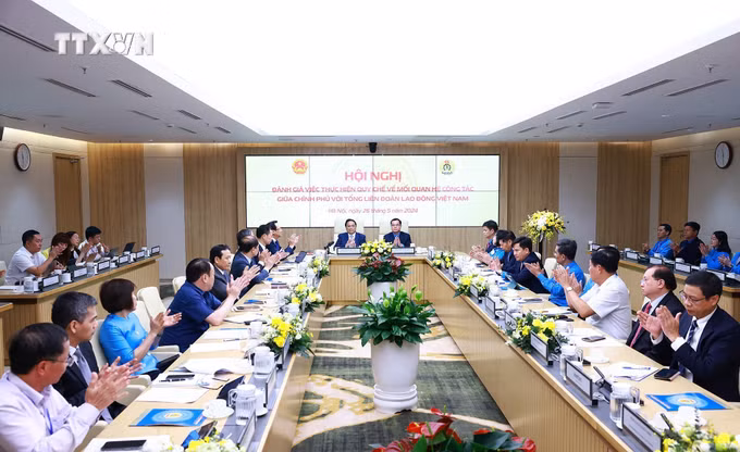 vna_potal_thu_tuong_du_hoi_nghi_danh_gia_viec_thuc_hien_quy_che_cong_tac_giua_chinh_phu_voi_tong_ldld_viet_nam_7396083.jpg