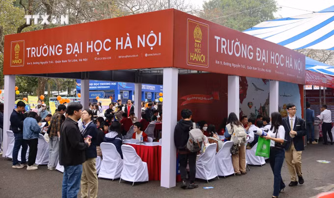 vna_potal_soi_noi_ngay_hoi_tu_van_tuyen_sinh_-_huong_nghiep_2024_tai_ha_noi__7274998.jpg