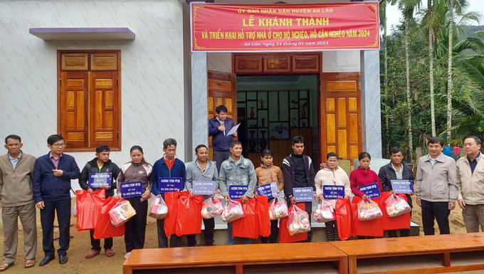 Lễ khánh thành và triển khai hỗ trợ nhà ở cho hộ nghèo, hộ cận nghèo năm 2024 do Ủy ban nhân dân huyện An Lão tổ chức ngày 24/1/2024. Ảnh: binhdinh.gov.vn BinhDinhhongheo.jpg