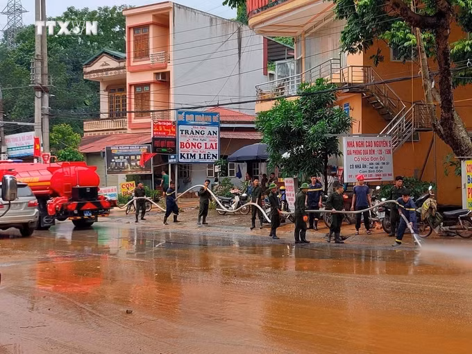 vna_potal_ha_giang_khan_truong_khac_phuc_hau_qua_mua_lu_giup_nhan_dan_on_dinh_cuoc_song_7426331.jpg