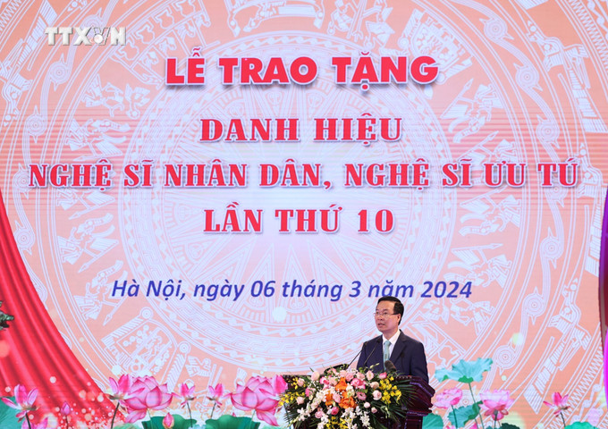 Chủ tịch nước Võ Văn Thưởng phát biểu. Ảnh: Thống Nhất – TTXVN vna_potal_chu_tich_nuoc_du_le_trao_tang_danh_hieu_“nghe_si_nhan_dan”_“nghe_si_uu_tu”_lan_thu_10_7257185.jpg