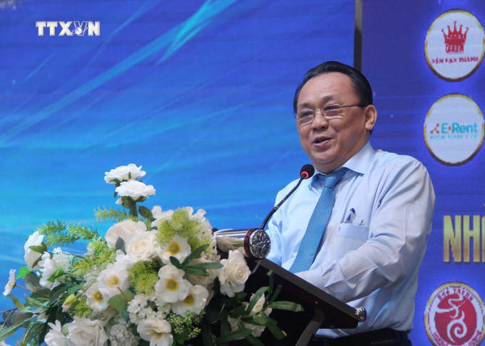 Ông Lê Hữu Hoàng, Phó Chủ tịch Thường trực UBND tỉnh Khánh Hòa, Chủ tịch danh dự Hội doanh nhân trẻ Khánh Hòa phát biểu tại chương trình. Ảnh: Phan Sáu - TTXVN vna_potal_day_manh_xuc_tien_thuong_mai_ket_noi_giao_thuong_nam_trung_bo_-_tay_nguyen_7393288.jpg
