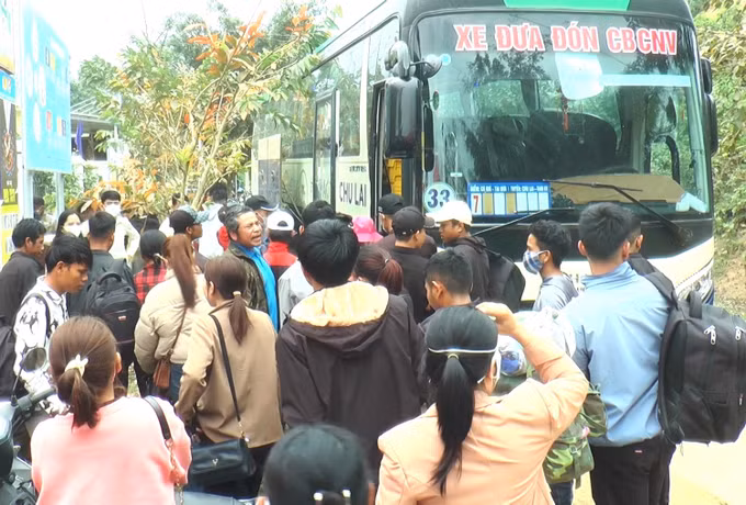 dưa-lao-dong-sang-Lao.jpg