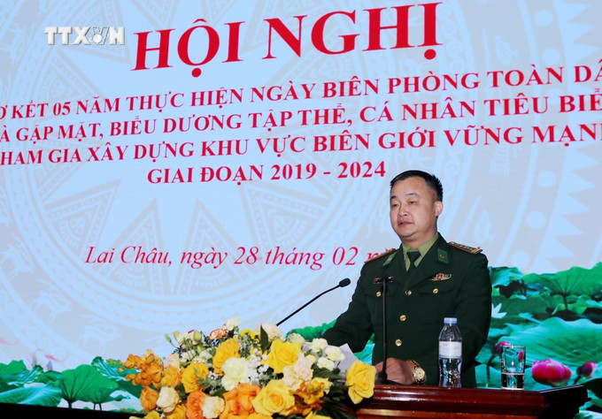 Đại tá Vũ Khương, Cục trưởng Cục kỹ thuật (Bộ tư lệnh Bộ đội Biên phòng), phát biểu. Ảnh: Quý Trung – TTXVN vna_potal_lai_chau_so_ket_5_nam_thuc_hien_ngay_bien_phong_toan_dan_va_gap_mat_bieu_duong_tap_the_ca_nhan_tieu_bieu_7246128.jpg
