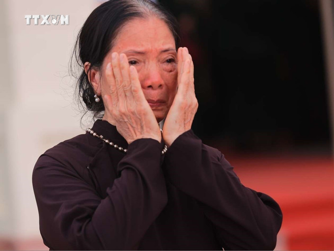 vna_potal_hang_ngan_nguoi_dan_toi_vieng_tong_bi_thu_nguyen_phu_trong_tai_que_nha_7502077 (1).jpg