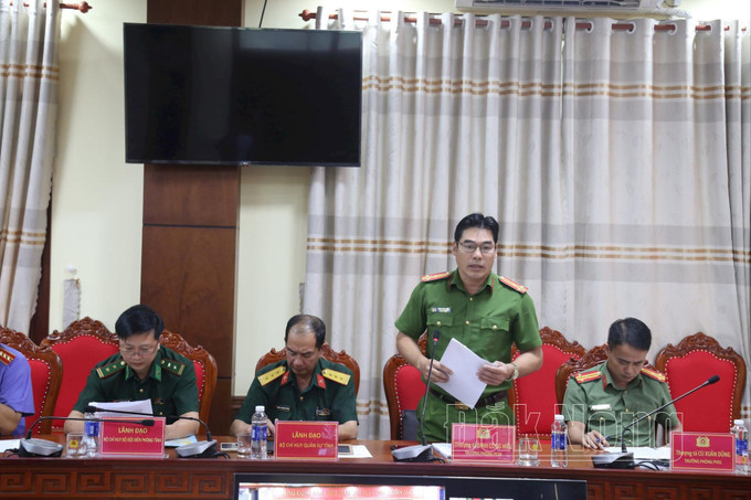 Thượng tá Đinh Công Hiếu, Trưởng phòng Cảnh sát phòng, chống tội phạm về ma túy Công an tỉnh trình bày Đề án "Xã, phường, thị trấn sạch về ma túy". Ảnh: baodaknong.vn Daknong3.jpg
