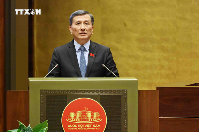 Chủ nhiệm Ủy ban Khoa học, Công nghệ và Môi trường của Quốc hội Lê Quang Huy trình bày Báo cáo giải trình. Ảnh: Minh Đức – TTXVN vna_potal_quoc_hoi_thao_luan_ve_mot_so_noi_dung_cua_du_thao_luat_dia_chat_va_khoang_san_7687741.jpg