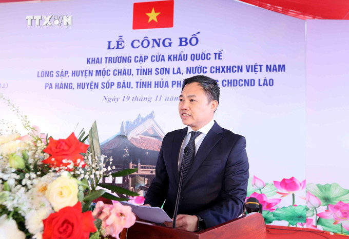 Chủ tịch UBND tỉnh Sơn La Nguyễn Đình Việt phát biểu. Ảnh: Quang Quyết - TTXVN vna_potal_le_cong_bo_khai_truong_cap_cua_khau_quoc_te_long_sap_va_pa_hang_7710885.jpg
