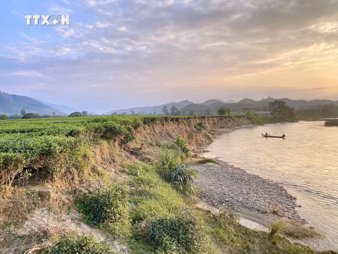 vna_potal_sat_lo_nghiem_trong_bo_song_ngan_pho_ha_tinh___7710230.jpg