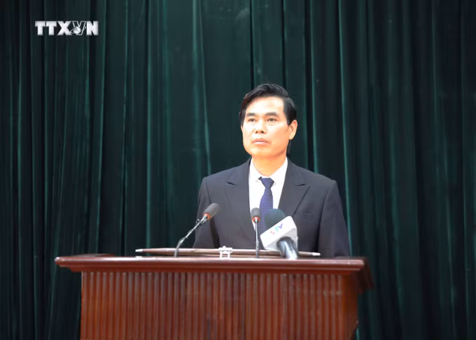 vna_potal_dong_chi_hoang_quoc_khanh_giu_chuc_bi_thu_tinh_uy_son_la_7524124.jpg
