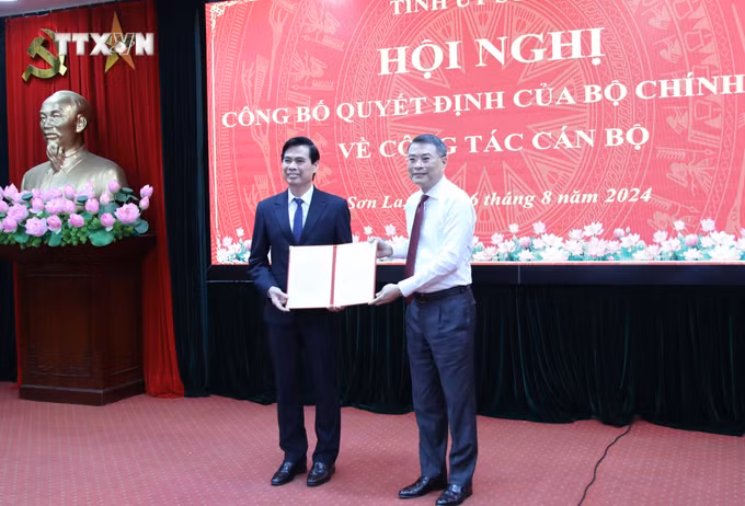 vna_potal_dong_chi_hoang_quoc_khanh_giu_chuc_bi_thu_tinh_uy_son_la_7524107.jpg