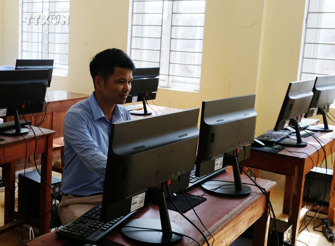 Trường Phổ thông Dân tộc bán trú THCS Yên Thắng (Tương Dương, Nghệ An) được trang bị máy tính phục vụ việc dạy và học trong năm học mới. Ảnh: Bích Huệ - TTXVN vna_potal_nghe_an_dam_bao_cac_dieu_kien_de_trien_khai_chuong_trinh_giao_duc_pho_thong_moi__7539744.jpg