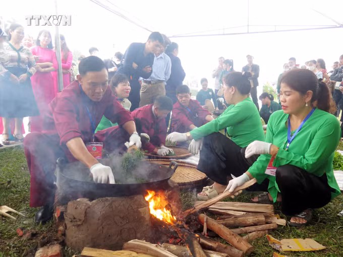 vna_potal_le_hoi_huong_sac_tra_xuan-_vung_che_dac_san_tan_cuong________________________________7233354.jpg