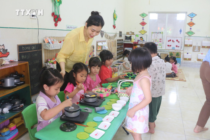 Giờ học của học sinh trường Mầm non Nam Giang (Nam Đàn, Nghệ An). Ảnh: Bích Huệ - TTXVN vna_potal_nam_dan_phan_dau_ve_dich_nong_thon_moi_kieu_mau_vao_nam_2025_7381483.jpg