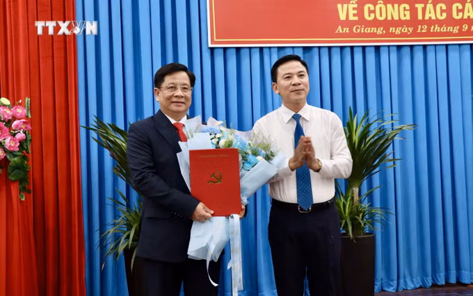 vna_potal_ong_ho_van_mung_duoc_bo_nhiem_lam_pho_bi_thu_tinh_uy_an_giang_7589949.jpeg
