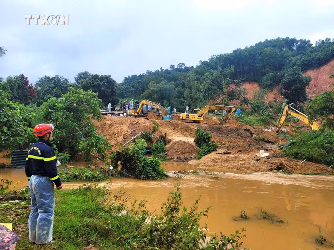 vna_potal_vu_sat_lo_nghiem_trong_tai_ha_giang_huy_dong_toi_da_luc_luong_tim_kiem_nan_nhan_mat_tich_7624470.jpg