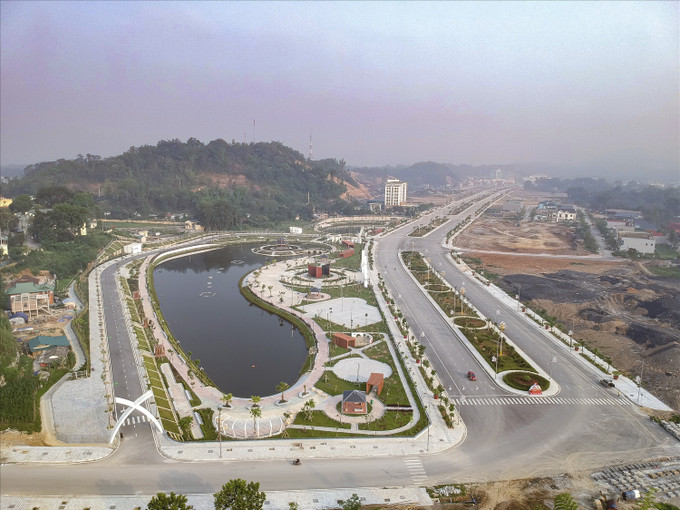 Him Lam hiện là cửa ngõ thông thương của Thành phố Điện Biên Phủ với các tỉnh miền xuôi. Bằng sự kiên cường và khát vọng dựng xây, Him Lam đã vượt qua mọi gian khó, đổi thay hoàn toàn với diện mạo mới yên bình, no ấm và văn minh. Ảnh: baodantoc.vn HimLam.jpg