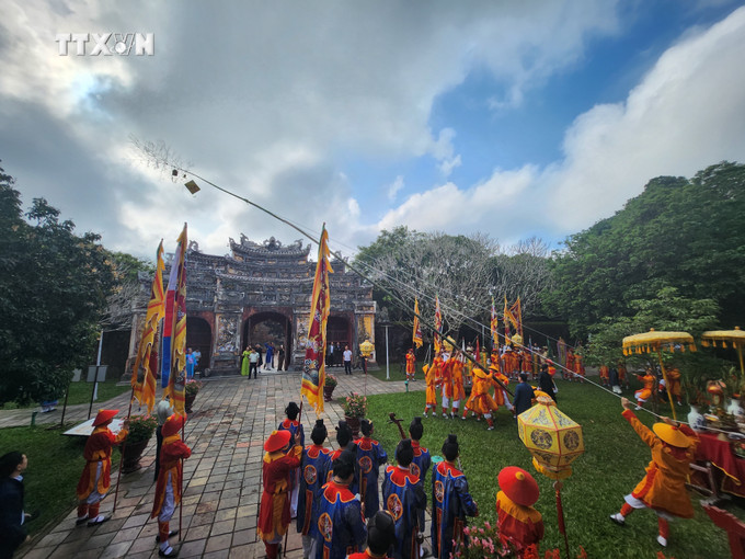 Lễ hạ nêu. Ảnh: Mai Trang - TTXVN vna_potal_thua_thien_-_hue_to_chuc_le_ha_neu_va_khai_an_cung_chuc_tan_xuan_giap_thin_2024_7227663.jpeg
