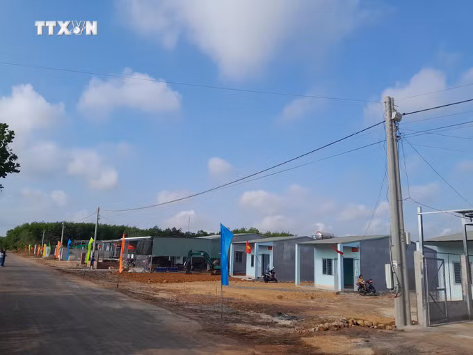 vna_potal_binh_phuoc_ban_giao_diem_dan_cu_lien_ke_chot_dan_quan_bien_gioi_7304761.jpg