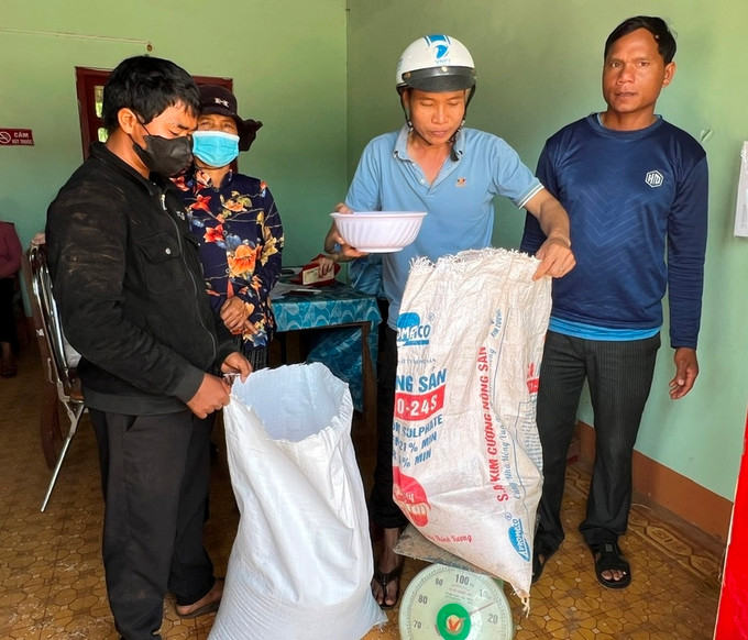 Xã Ia Băng, huyện Đak Đoa cấp phát gạo cứu đói của Chính phủ hỗ trợ cho hộ nghèo trong dịp Tết Nguyên đán Giáp Thìn 2024. GiaLaigao.jpg