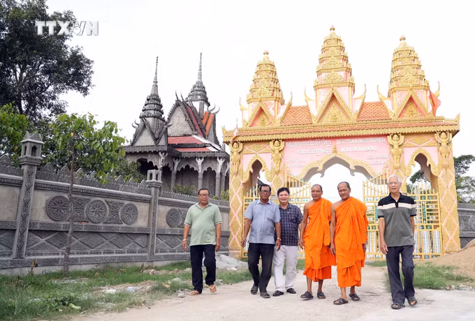 vna_potal_ong_danh_ut_nguoi_co_uy_tin_trong_dong_bao_dan_toc_khmer_tai_kien_giang_7210634.jpg