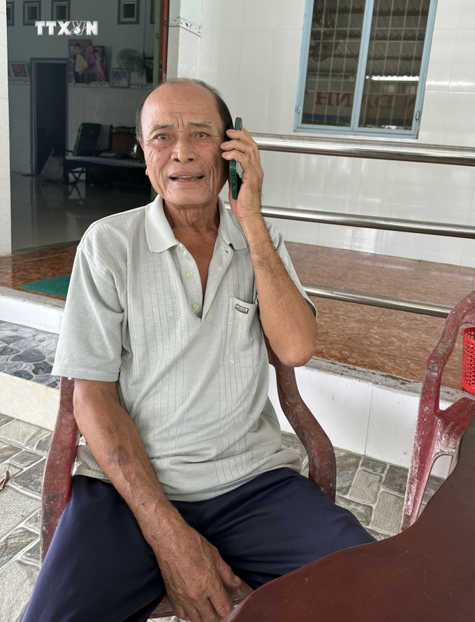 Ông Danh Liễu, ấp An Hòa, xã Định An, huyện Gò Quao, luôn giữ vai trò là cầu nối khối đại đoàn kết toàn dân tộc ở địa phương. Ảnh: Lê Sen - TTXVN vna_potal_nguoi_co_uy_tin_o_kien_giang_gop_phan_bao_ve_nen_tang_tu_tuong_cua_dang_7472119.jpg