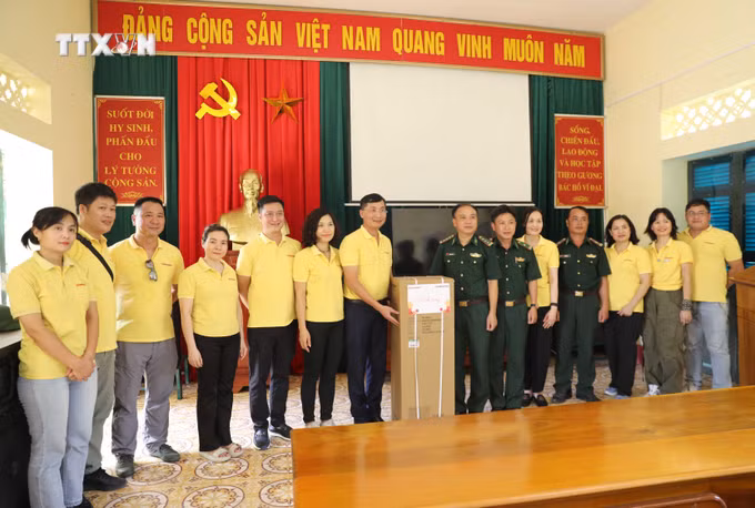 vna_potal_bao_dien_tu_vietnamplus_to_chuc_nhieu_hoat_dong_thien_nguyen_tai_huyen_anh_son_nghe_an_7482744.jpg