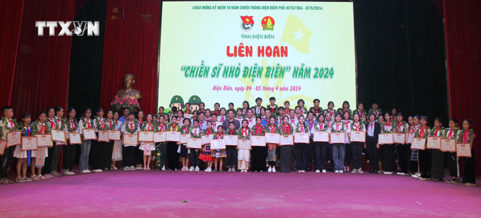 70 “Chiến sĩ nhỏ Điện Biên” được tuyên dương năm 2024. Ảnh: Phan Quân - TTXVN vna_potal_tuyen_duong_70_“chien_si_nho_dien_bien”_7309381.jpg