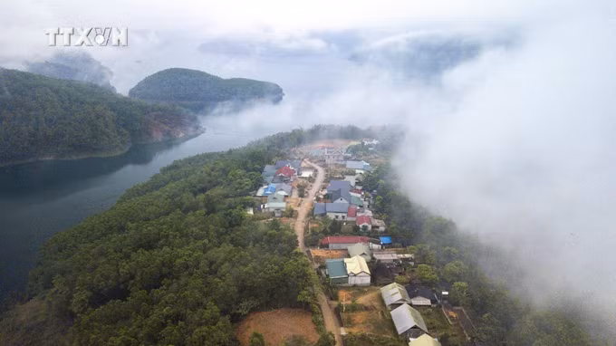 vna_potal_hoa_binh_ve_dep_khang_trang_tho_mong_cua_xom_tai_dinh_cu_lau_bai__6746442.jpg
