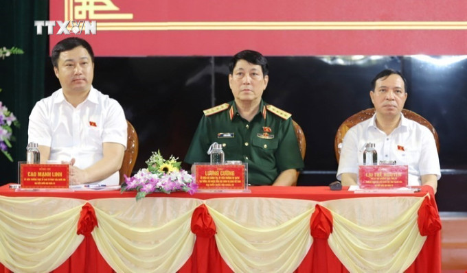 Đại biểu Quốc hội tỉnh Thanh Hóa dự Hội nghị tiếp xúc cử tri huyện Quan Sơn trước Kỳ họp thứ 7. Ảnh: Hoa Mai - TTXVN vna_potal_dai_tuong_luong_cuong_tiep_xuc_cu_tri_tai_thanh_hoa_7358844.jpg