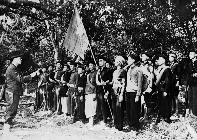 Lễ thành lập Đội Việt Nam Tuyên truyền Giải phóng quân, ngày 22/12/1944. Ảnh: Tư liệu TTXVN Việt Nam Tuyên truyền Giải phóng quân.jpg