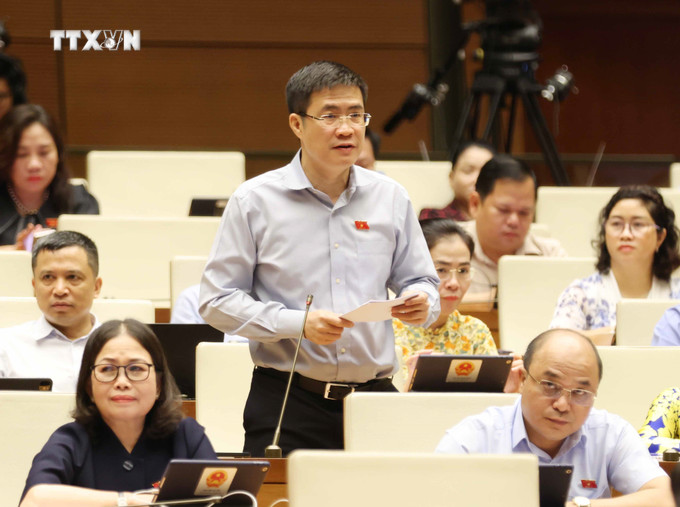 Đại biểu Quốc hội tỉnh Nghệ An Hoàng Minh Hiếu phát biểu. Ảnh: Phương Hoa – TTXVN vna_potal_ky_hop_thu_7_quoc_hoi_khoa_xv_quoc_hoi_thao_luan_ve_chu_truong_dau_tu_chuong_trinh_muc_tieu_quoc_gia_ve_phat_trien_van_hoa_giai_doan_2025_-__7437965.jpg