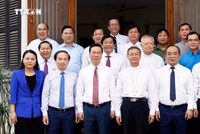 vna_potal_chu_tich_nuoc_vo_van_thuong_chuc_tet_tai_giao_phan_vinh_long__7187097.jpg