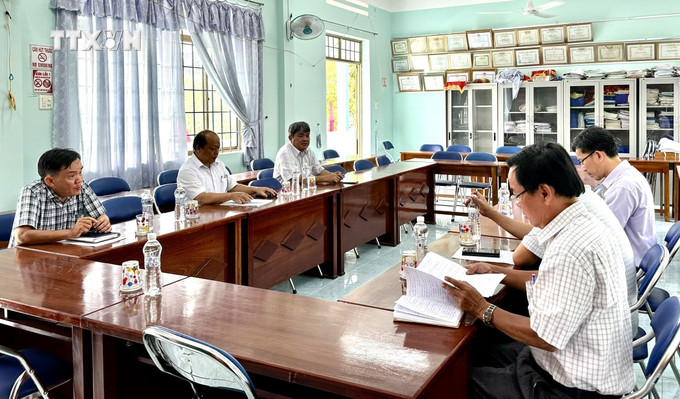 Sở Giáo dục và Đào tạo Phú Yên làm việc với huyện Đồng Xuân về công tác chuẩn bị kỳ thi tốt nghiệp THPT năm 2024. Ảnh: TTXVN phát vna_potal_phu_yen_dam_bao_cac_dieu_kien_de_ky_thi_tot_nghiep_thpt_nam_2024_dien_ra_an_toan_7439950.jpg