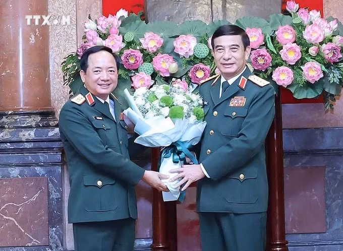 vna_potal_chu_tich_nuoc_trao_quyet_dinh_bo_nhiem_chuc_vu_chu_nhiem_tong_cuc_chinh_tri_qdnd_cho_thuong_tuong_trinh_van_quyet_7409697.jpg