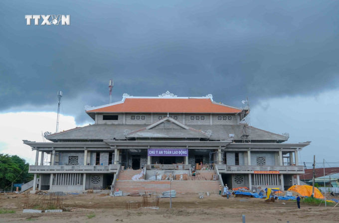Khu tưởng niệm trong khu Di tích lịch sử Lộ Vòng Cung đang được thi công. Ảnh: Thanh Liêm - TTXVN vna_potal_bi_thu_thanh_uy_can_tho_kiem_tra_du_an_bao_ton_di_tich_lo_vong_cung__7534101.jpg