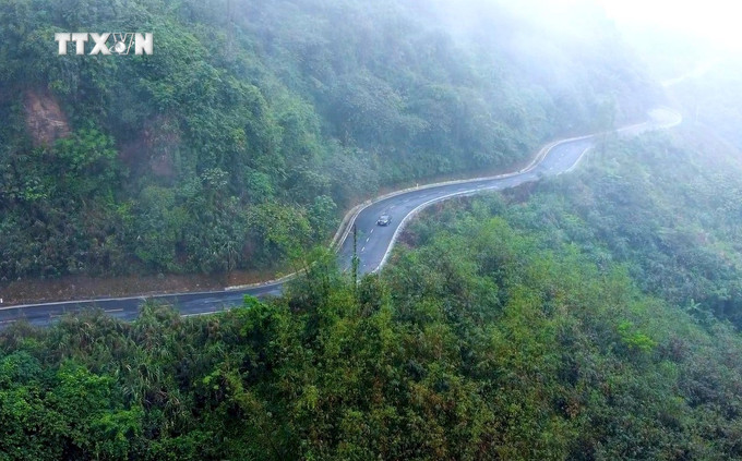 Đèo Lũng Lô huyền thoại được biết đến là nơi “anh hò chị hát” trong chiến dịch Điện Biên Phủ chấn động địa cầu. Ảnh: Tuấn Anh -TTXVN vna_potal_tieng_keng_giu_binh_yen_o_vung_cao_thuong_bang_la__7361882.jpg